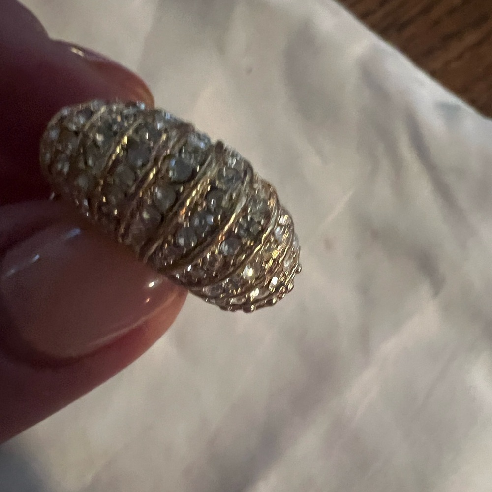 Elegant Gold Hoop Earrings - Picture 4 of 4